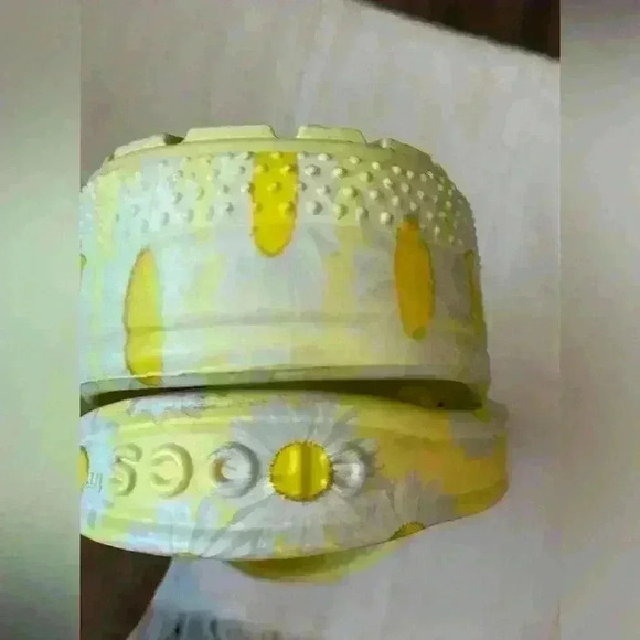 Crocs Classic Vacay Vibes Yellow Daisy Clog - size women 11, men 9 - Picture 10 of 10